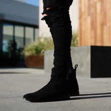 THE CLASSIC BLACK CHELSEA BOOTS