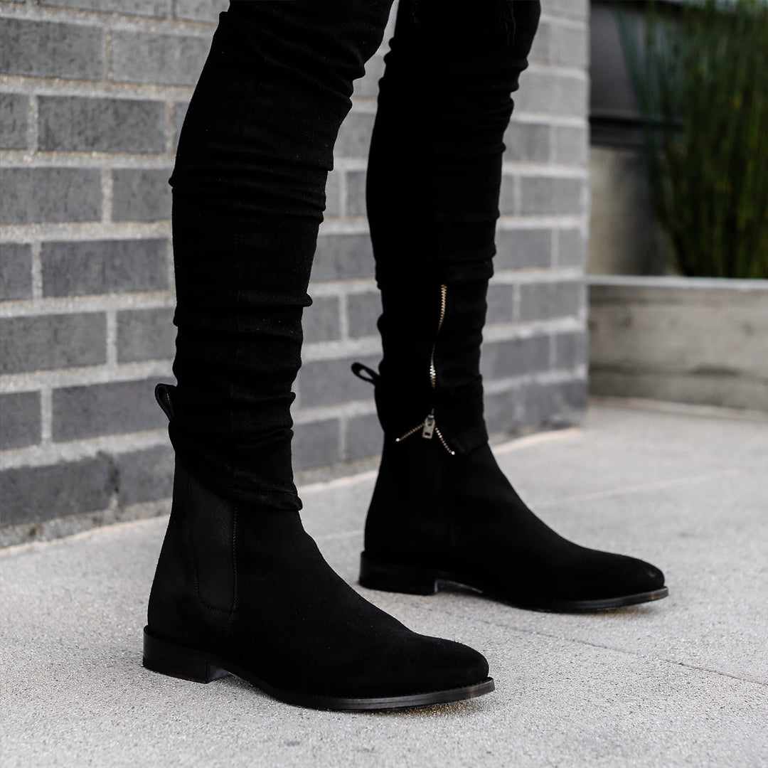 THE CLASSIC BLACK CHELSEA BOOTS