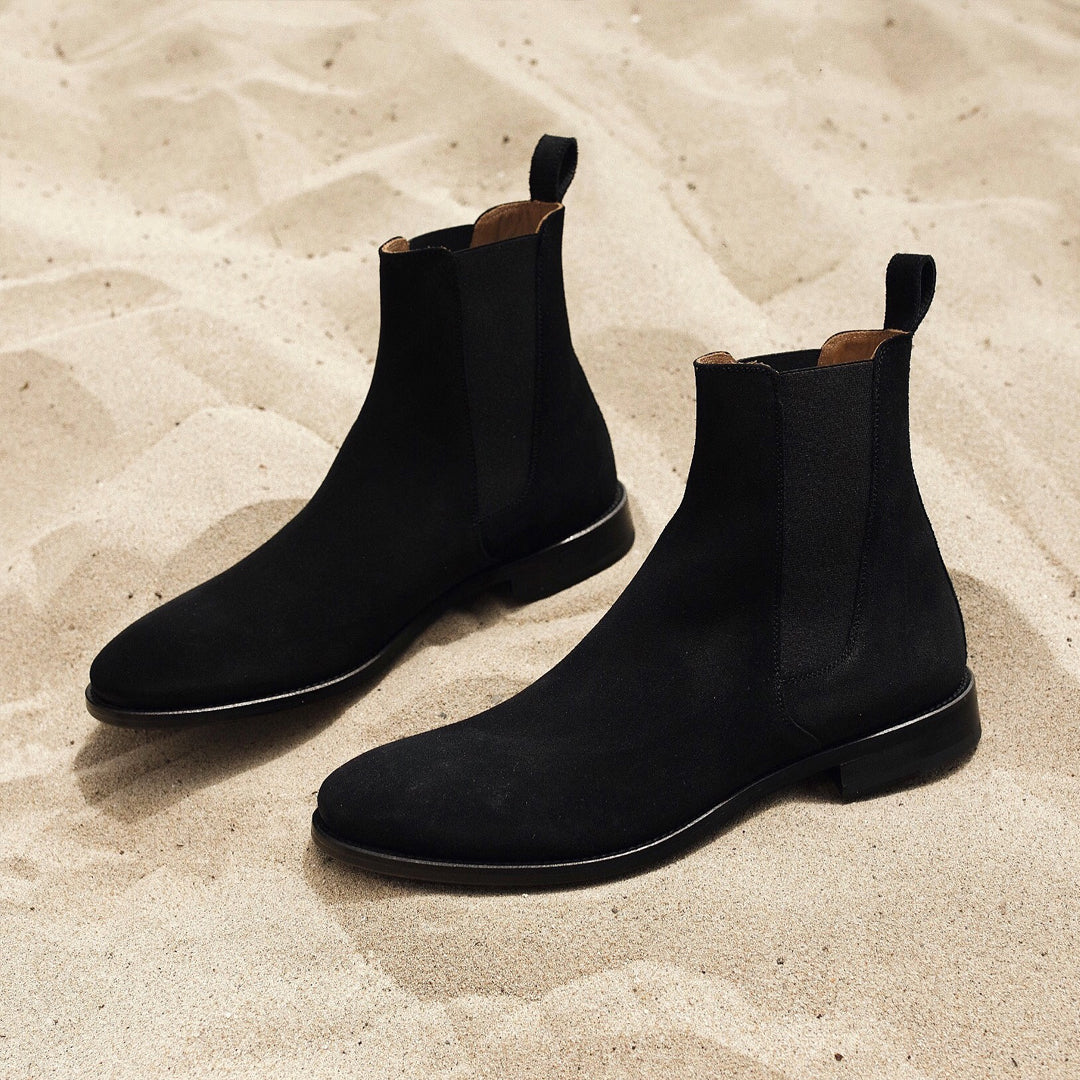 THE CLASSIC BLACK CHELSEA BOOTS