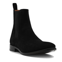 THE CLASSIC BLACK CHELSEA BOOTS