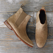 THE CLASSIC TAN CHELSEA BOOTS